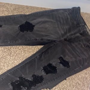 AMERICAN EAGLE BLACK DISTRESSED JEANS